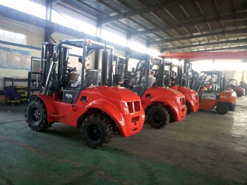 3 tons 3.5 tons 4WD terrain forklift