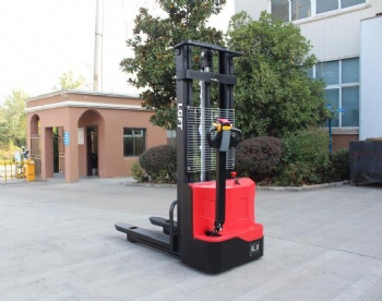 1.5 tons electric stacker